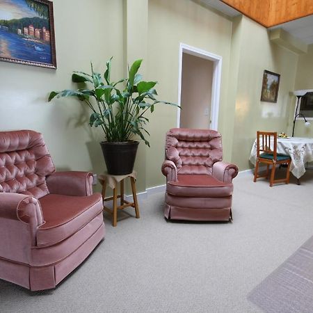 Villa Maria Country Inn Acheson 外观 照片