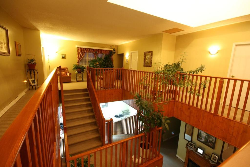 Villa Maria Country Inn Acheson 外观 照片