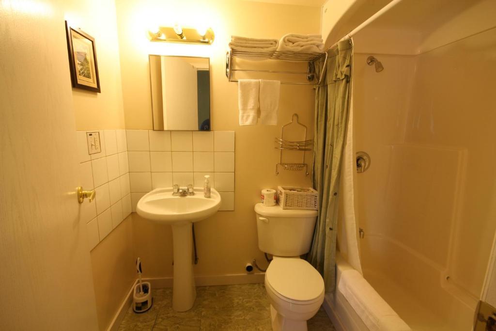 Villa Maria Country Inn Acheson 外观 照片