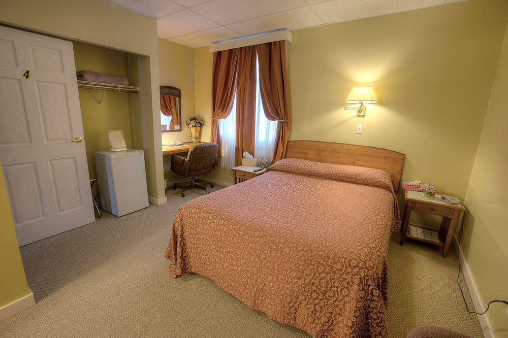 Villa Maria Country Inn Acheson 外观 照片