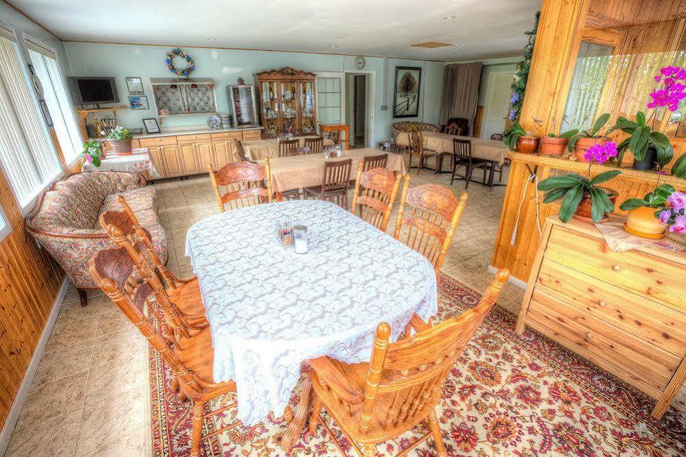 Villa Maria Country Inn Acheson 外观 照片